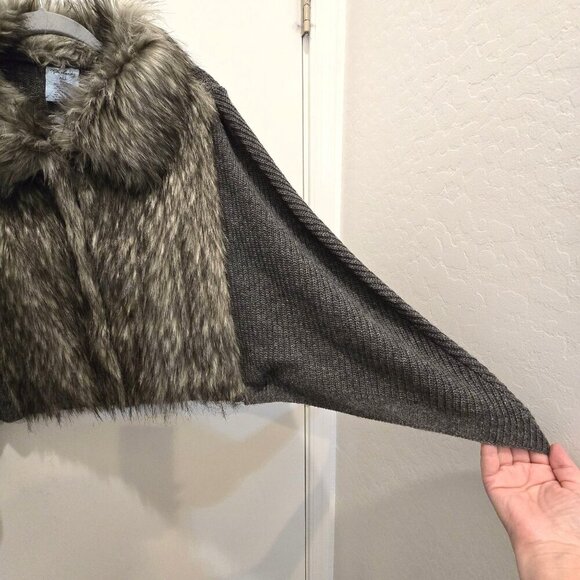 Kate Landry Faux Fur Collar Cropped Cape Knit Sleeves Gray Size M Acrylic & Wool - Picture 3 of 13